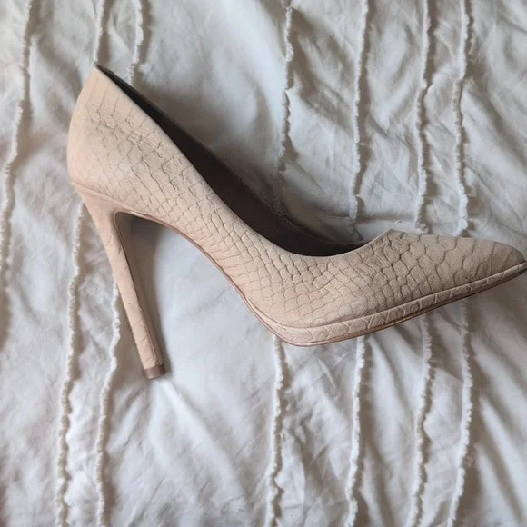 Steve Madden Women's Beige Pointed Toe Pumps - Picture 2 of 3